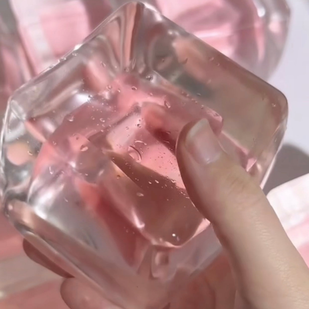 250g Handmade Ice Cube Taba Squishy Toy (flowing Liquid in The Middle)