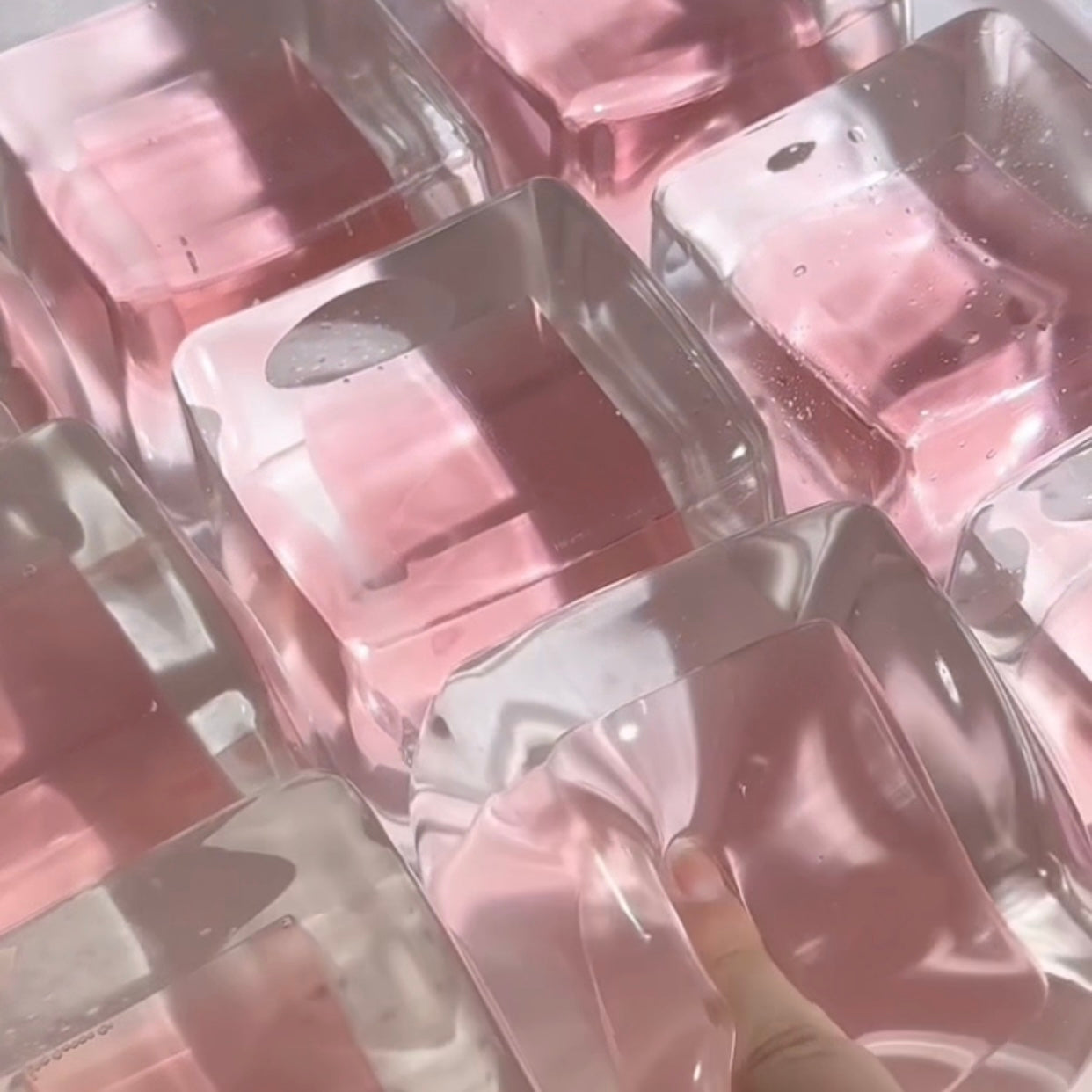 250g Handmade Ice Cube Taba Squishy Toy (flowing Liquid in The Middle)