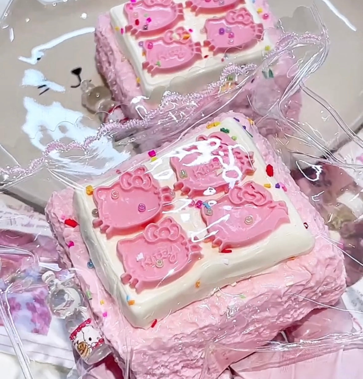 Hello Kitty Toast Taba Squishy Toy