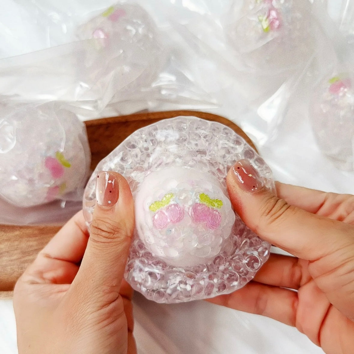 Cherry Cracking Ball Stress Ball Squishy Stress Relief Decompression Toy (Cracking Ball Cannot Be Restored)