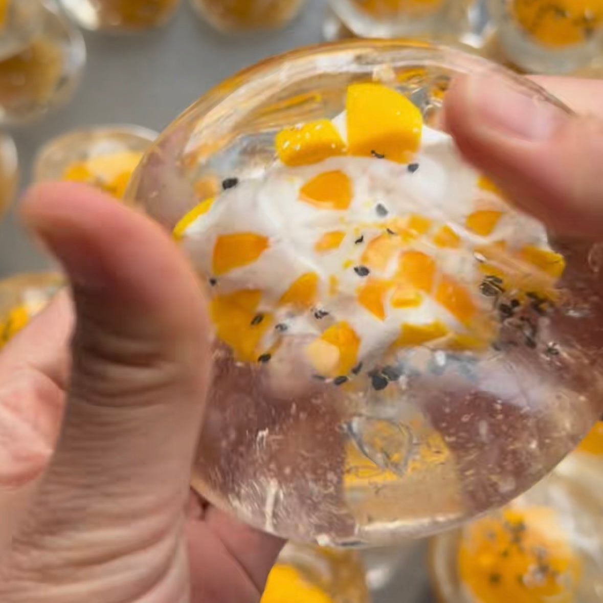 Egg Yolk Cracking Ball Stress Ball Squishy Stress Relief Decompression Toy Zip-tie Closure (The Egg Yolk Cannot Be Restored)