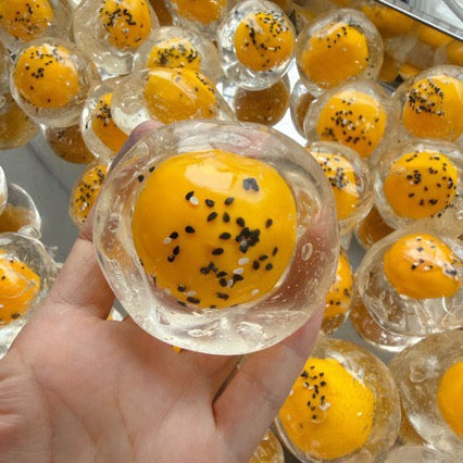Egg Yolk Cracking Ball Stress Ball Squishy Stress Relief Decompression Toy Zip-tie Closure (The Egg Yolk Cannot Be Restored)