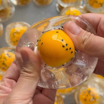 Egg Yolk Cracking Ball Stress Ball Squishy Stress Relief Decompression Toy Zip-tie Closure (The Egg Yolk Cannot Be Restored)