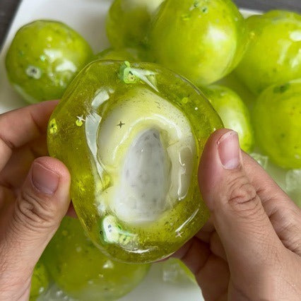 Apple Cracking Ball Stress Ball Squishy Stress Relief Decompression Toy Zip-tie Closure (Cracking Ball Cannot Be Restored)