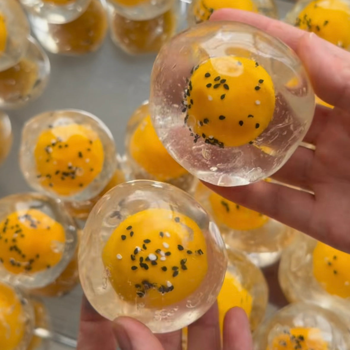 Egg Yolk Cracking Ball Stress Ball Squishy Stress Relief Decompression Toy Zip-tie Closure (The Egg Yolk Cannot Be Restored)