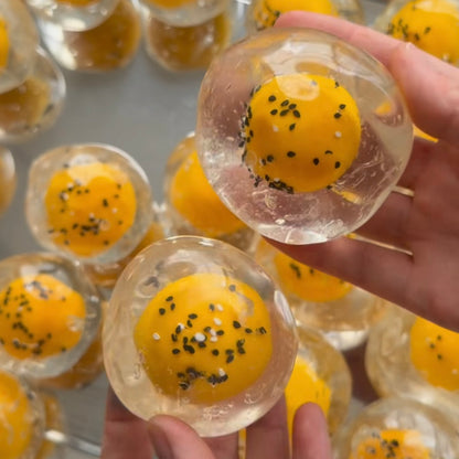 Egg Yolk Cracking Ball Stress Ball Squishy Stress Relief Decompression Toy Zip-tie Closure (The Egg Yolk Cannot Be Restored)