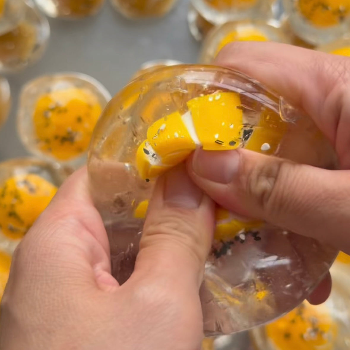 Egg Yolk Cracking Ball Stress Ball Squishy Stress Relief Decompression Toy Zip-tie Closure (The Egg Yolk Cannot Be Restored)